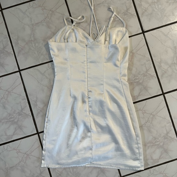 Lioness white satin dress - Picture 5 of 11